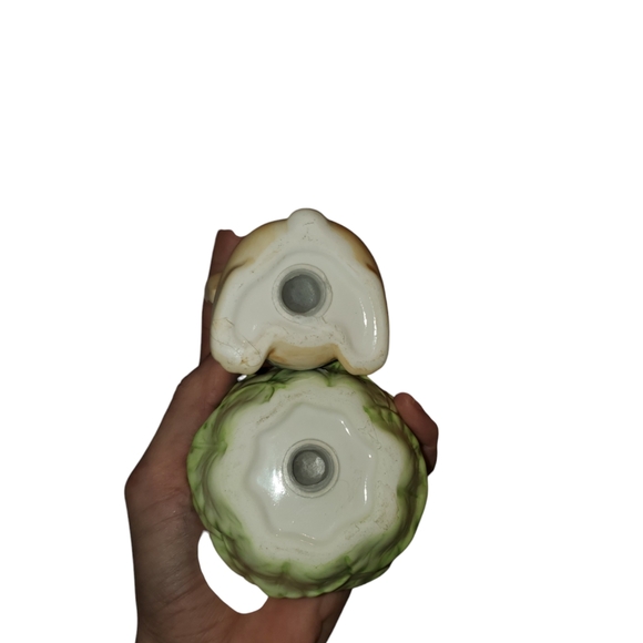 Adorable bunny and cabbage salt and pepper shakers - Picture 4 of 4